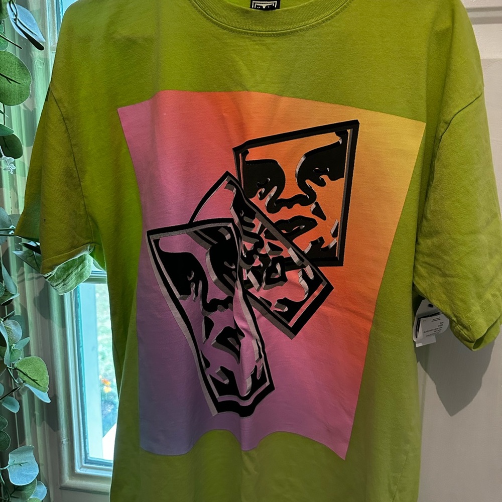 Obey medium  t-shirt Graphic Green Vintage Face Logo Skateboarding NWT